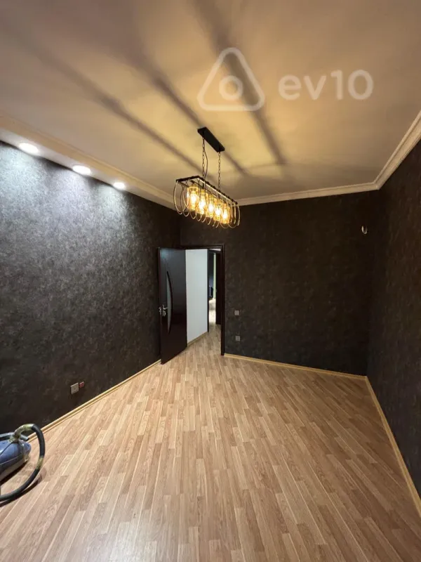 Kirayə verilir 2 otaqlı köhnə tikili 50 m²