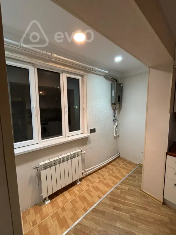 Kirayə verilir 2 otaqlı köhnə tikili 50 m²