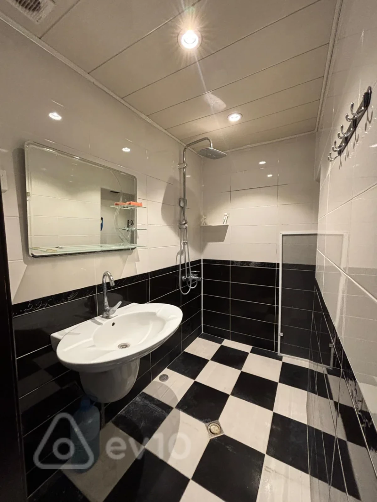 Kirayə verilir 2 otaqlı köhnə tikili 50 m²