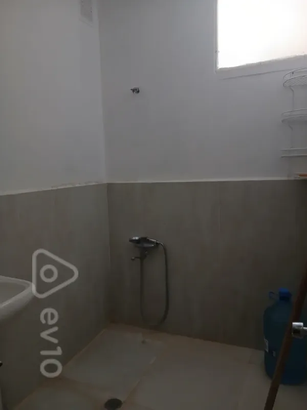 Kirayə verilir 2 otaqlı köhnə tikili 50 m²