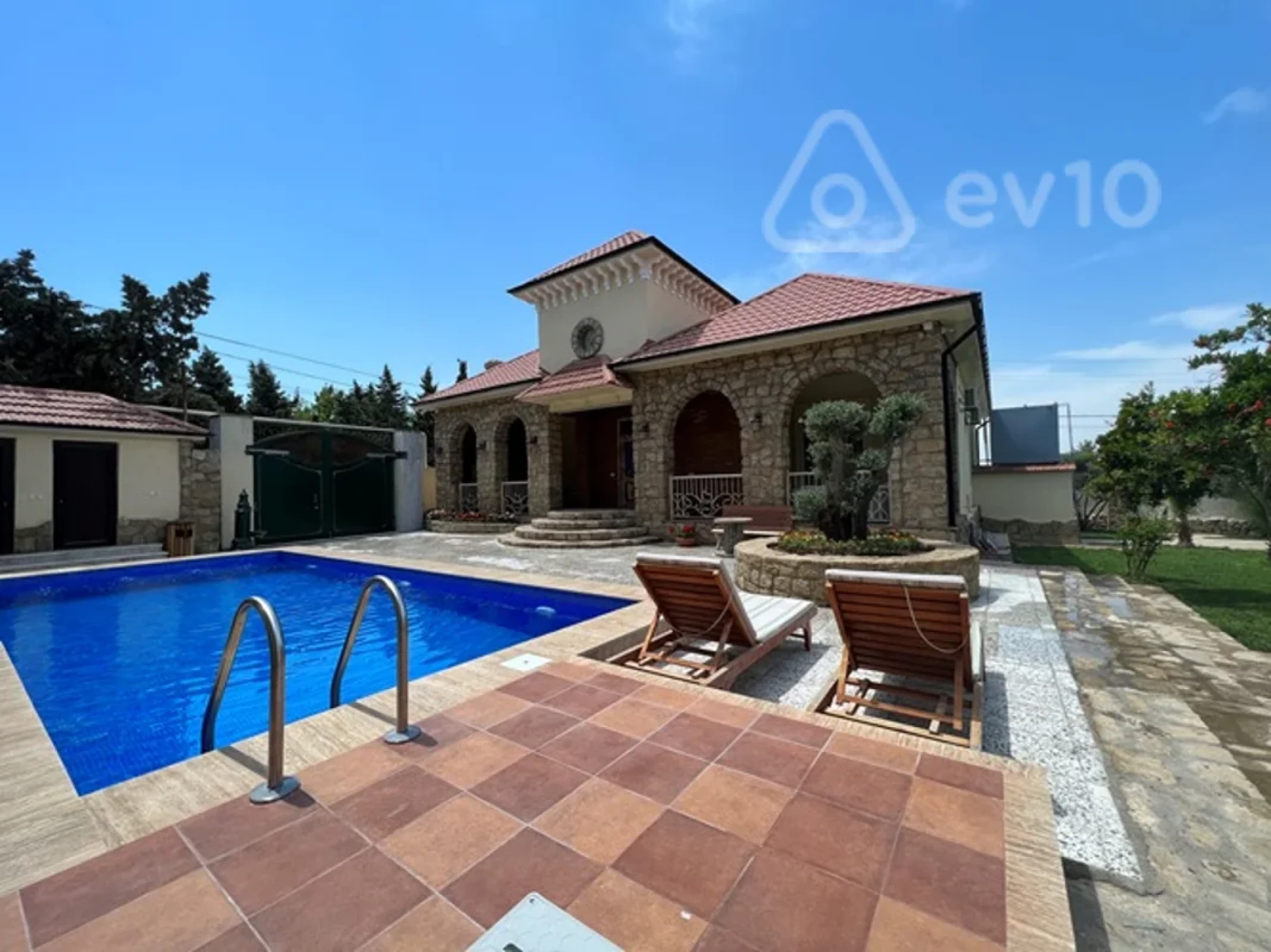 Kirayə verilir 5 otaqlı həyət evi 250 m²