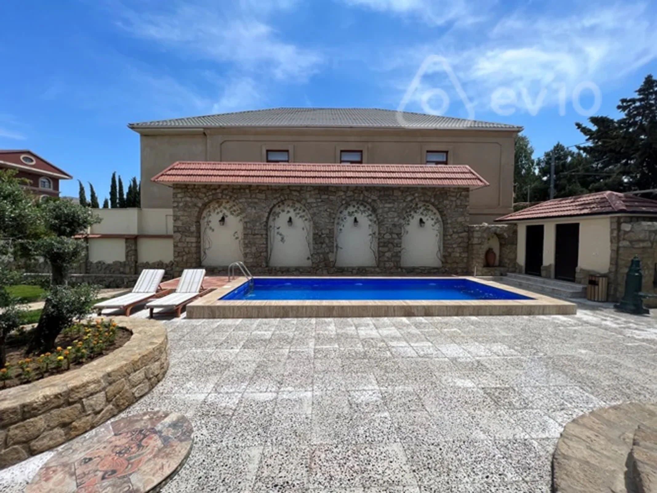 Kirayə verilir 5 otaqlı həyət evi 250 m²