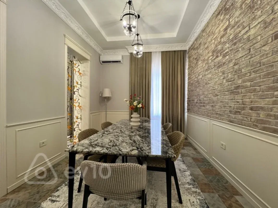 Kirayə verilir 5 otaqlı həyət evi 250 m²