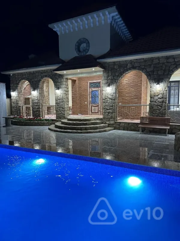Kirayə verilir 5 otaqlı həyət evi 250 m²