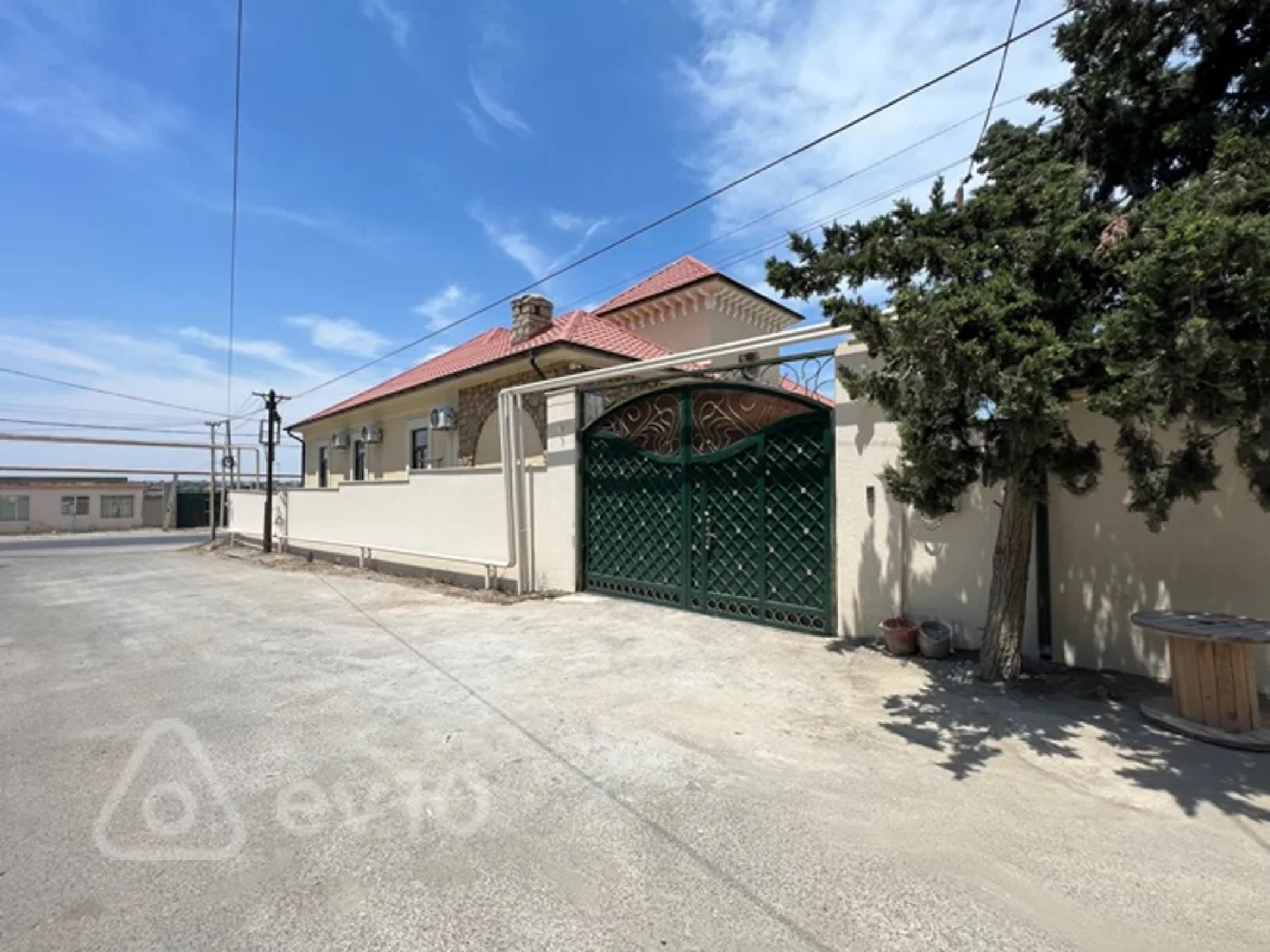 Kirayə verilir 5 otaqlı həyət evi 250 m²