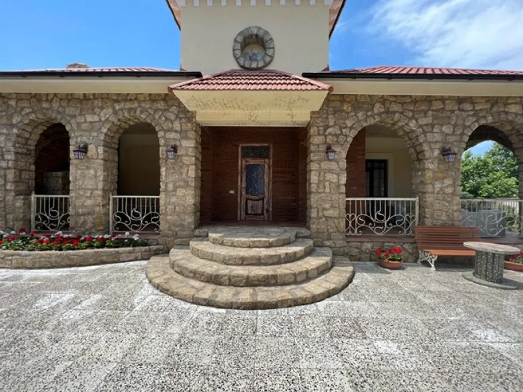 Kirayə verilir 5 otaqlı həyət evi 250 m²