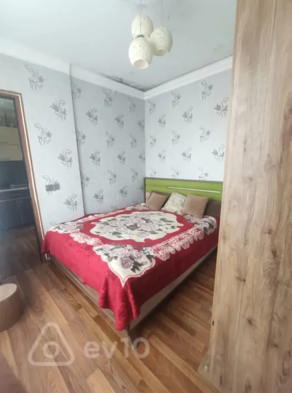 Satılır 2 otaqlı köhnə tikili 44 m²
