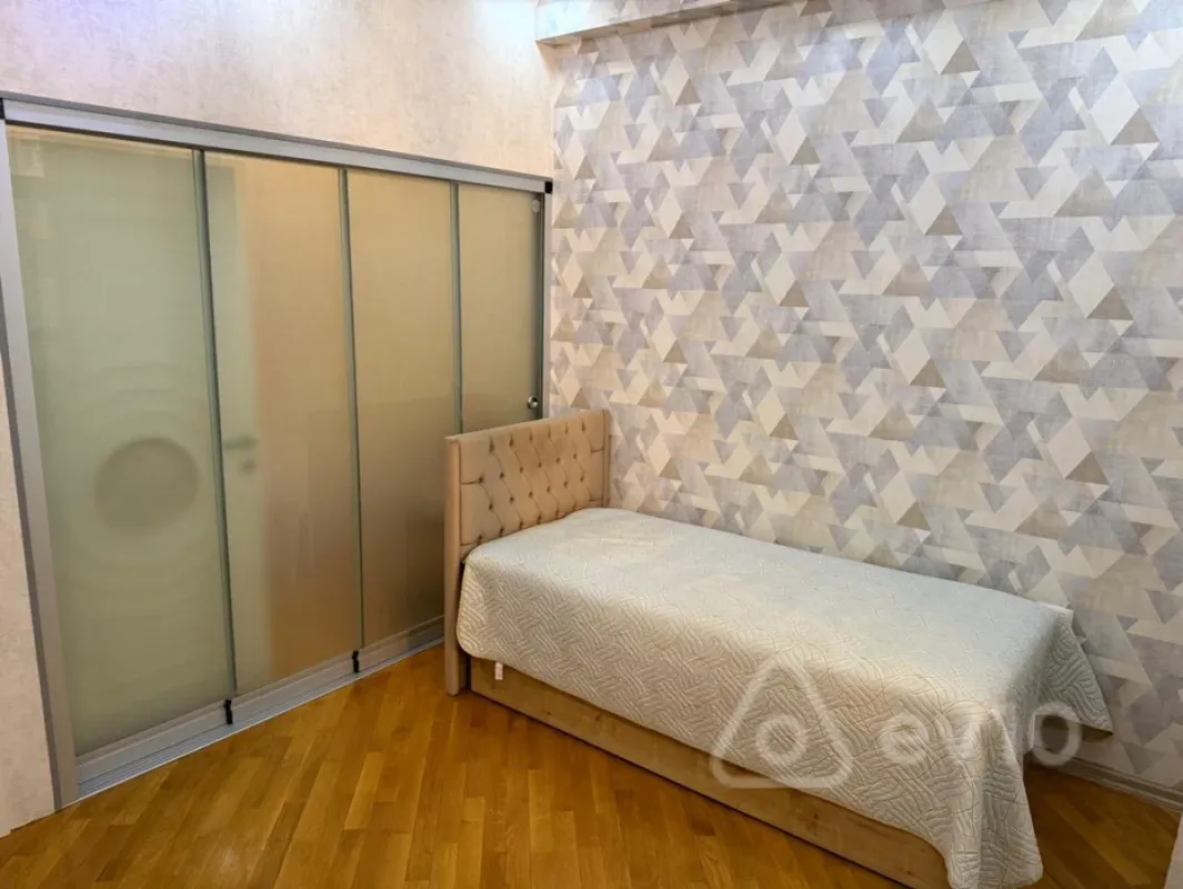 Kirayə verilir 4 otaqlı yeni tikili 110 m²