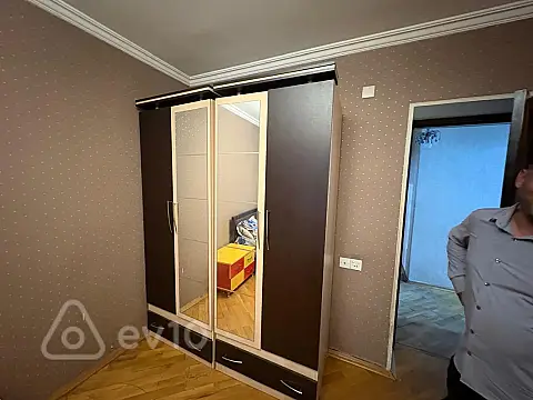 Kirayə verilir 2 otaqlı köhnə tikili 60 m²