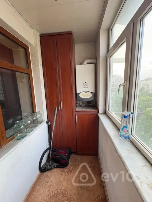 Kirayə verilir 2 otaqlı köhnə tikili 60 m²