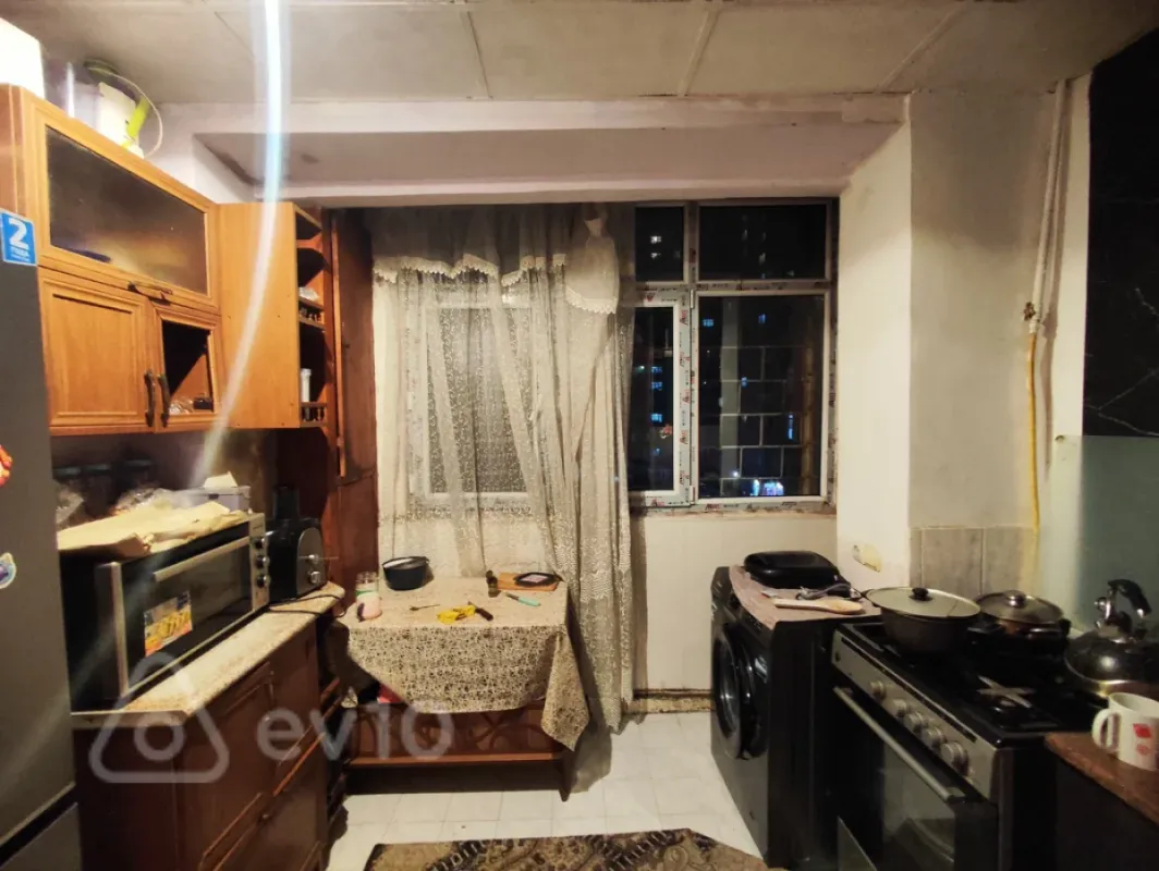 Satılır 2 otaqlı köhnə tikili 64 m²