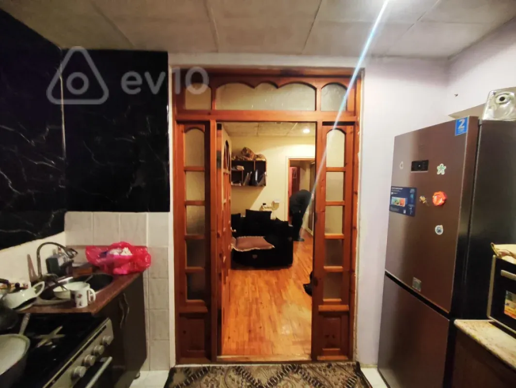 Satılır 2 otaqlı köhnə tikili 64 m²