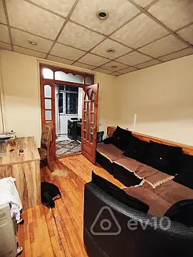 Satılır 2 otaqlı köhnə tikili 64 m²
