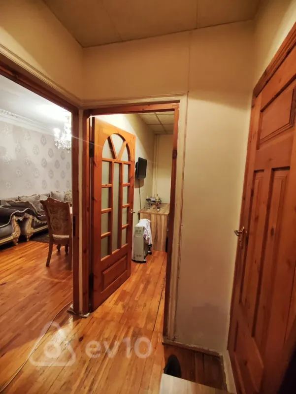 Satılır 2 otaqlı köhnə tikili 64 m²