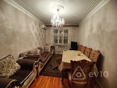 Satılır 2 otaqlı köhnə tikili 64 m²