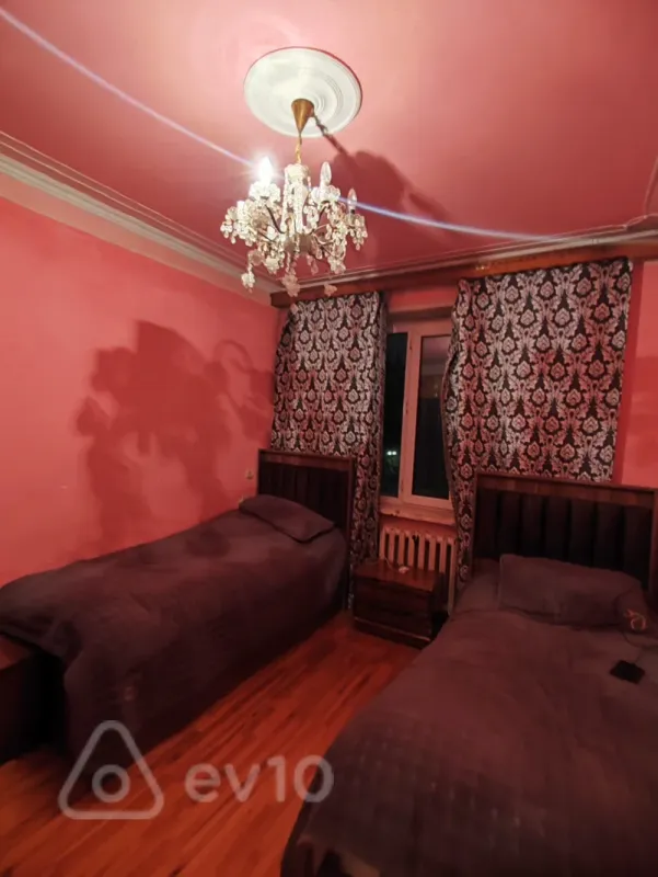 Satılır 2 otaqlı köhnə tikili 64 m²