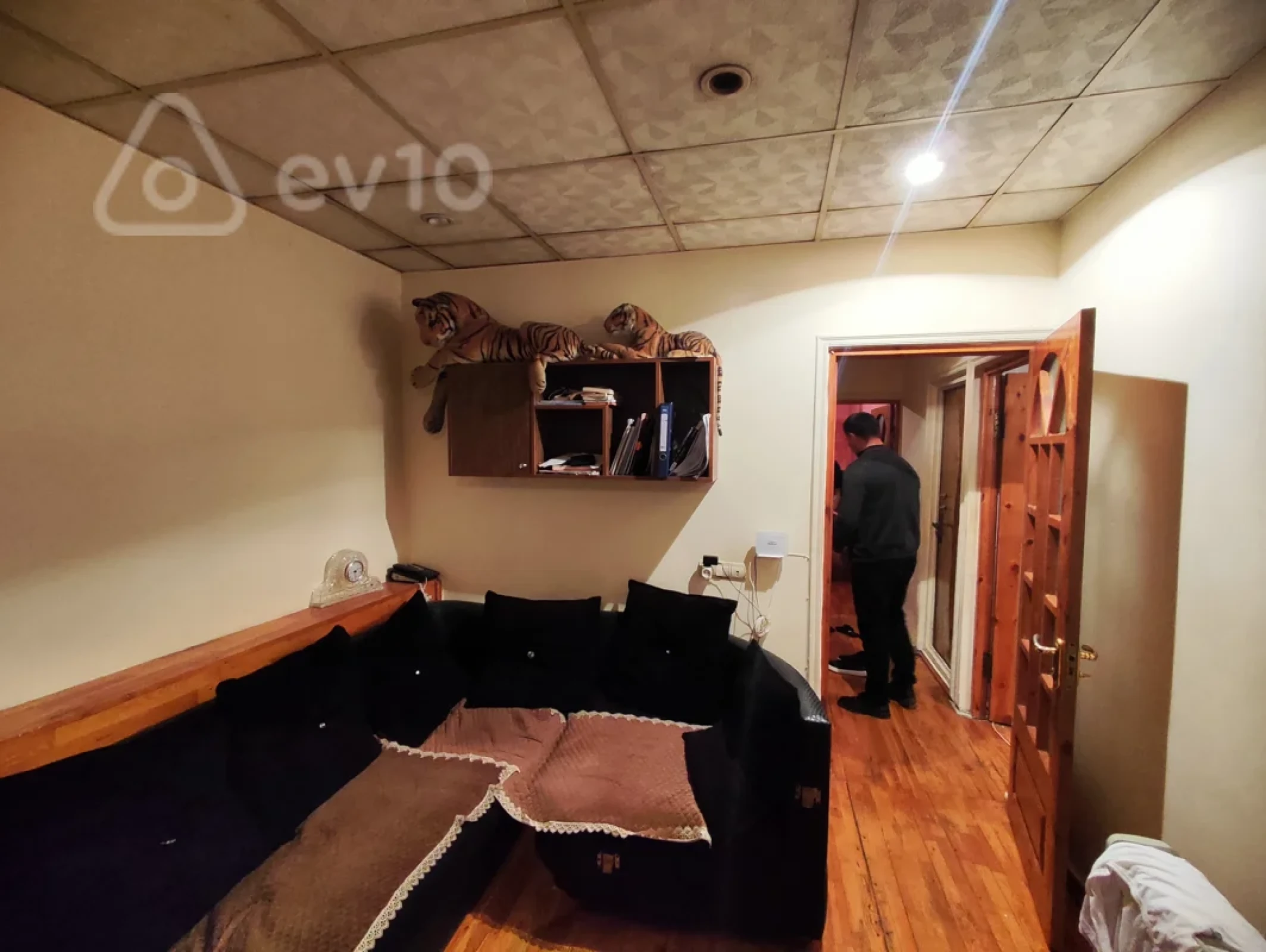 Satılır 2 otaqlı köhnə tikili 64 m²