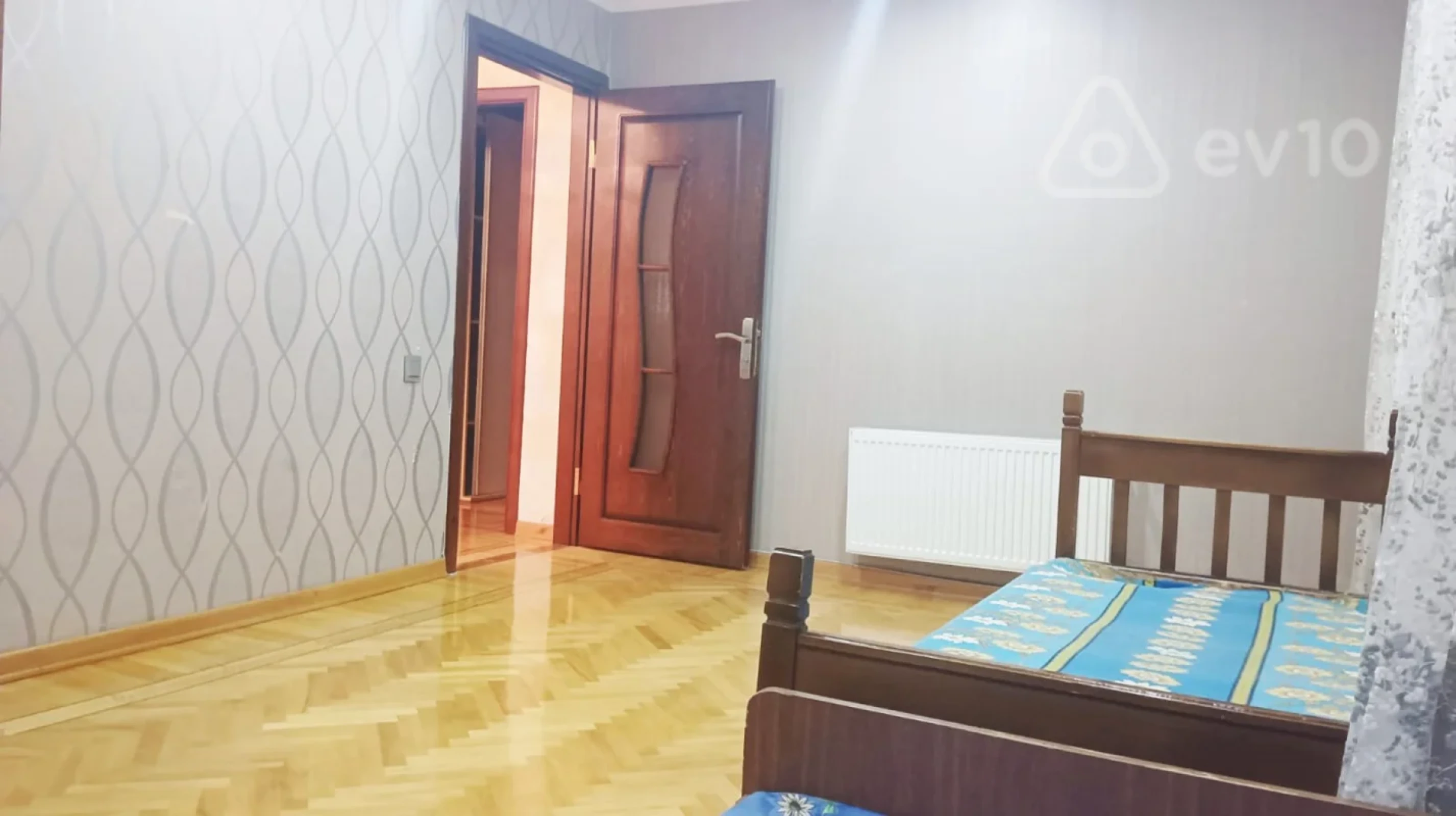 Satılır 3 otaqlı köhnə tikili 70 m²