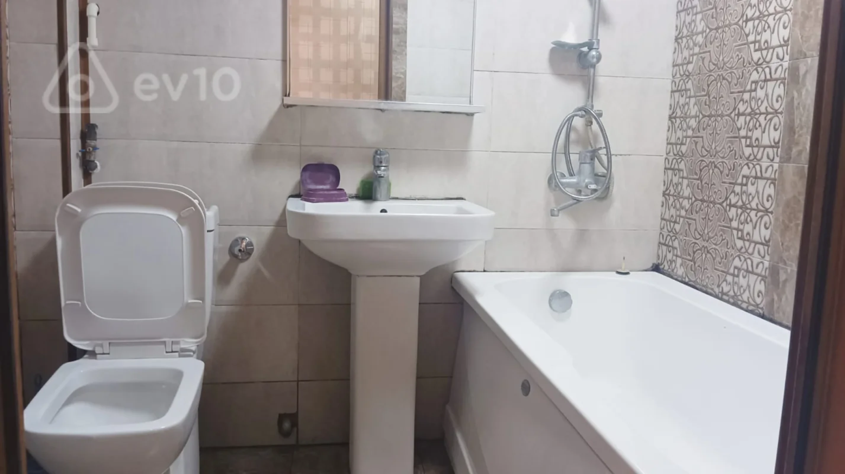 Satılır 3 otaqlı köhnə tikili 70 m²