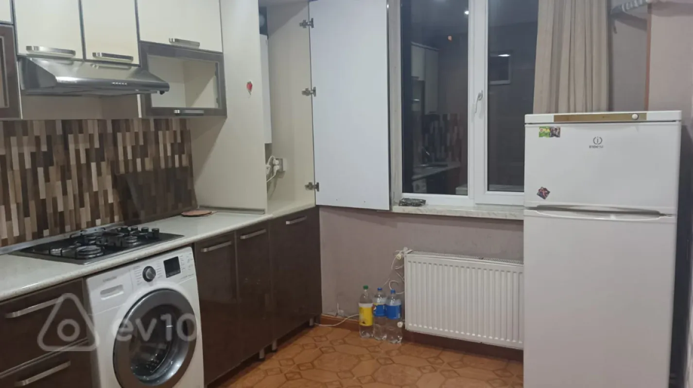 Satılır 3 otaqlı köhnə tikili 70 m²