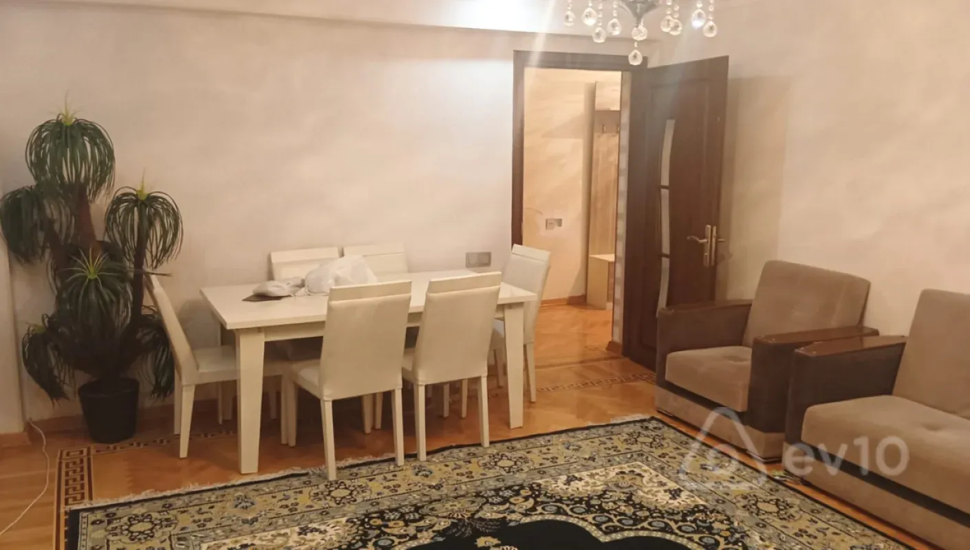 Satılır 3 otaqlı köhnə tikili 70 m²