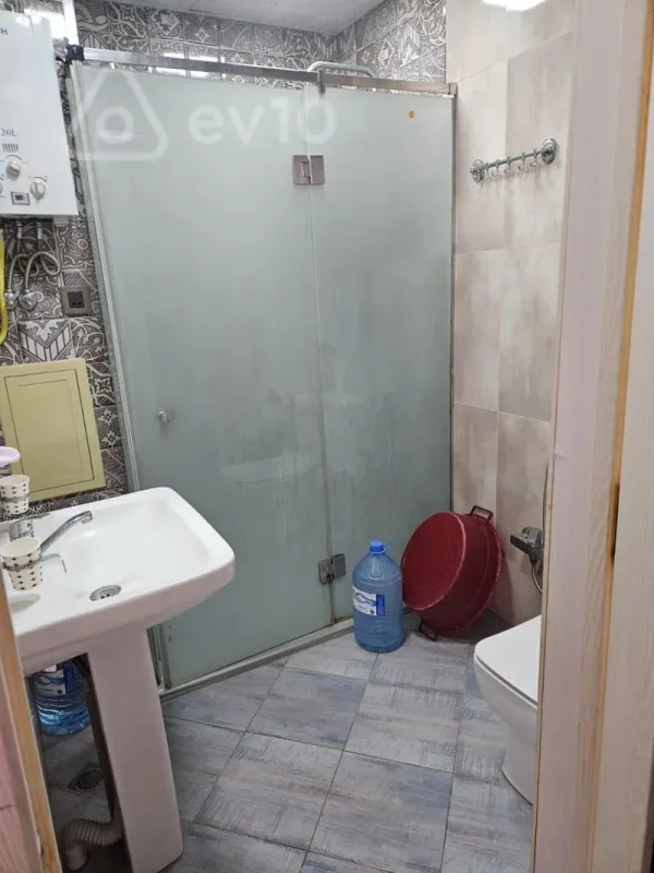 Kirayə verilir 1 otaqlı köhnə tikili 45 m²