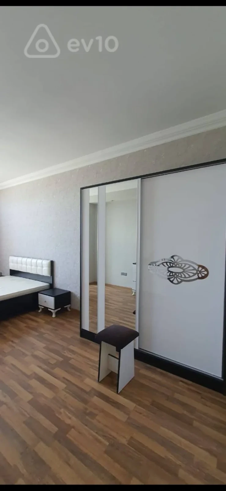 Kirayə verilir 2 otaqlı yeni tikili 105 m²