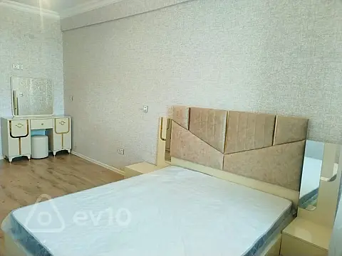 Satılır 2 otaqlı yeni tikili 72 m²