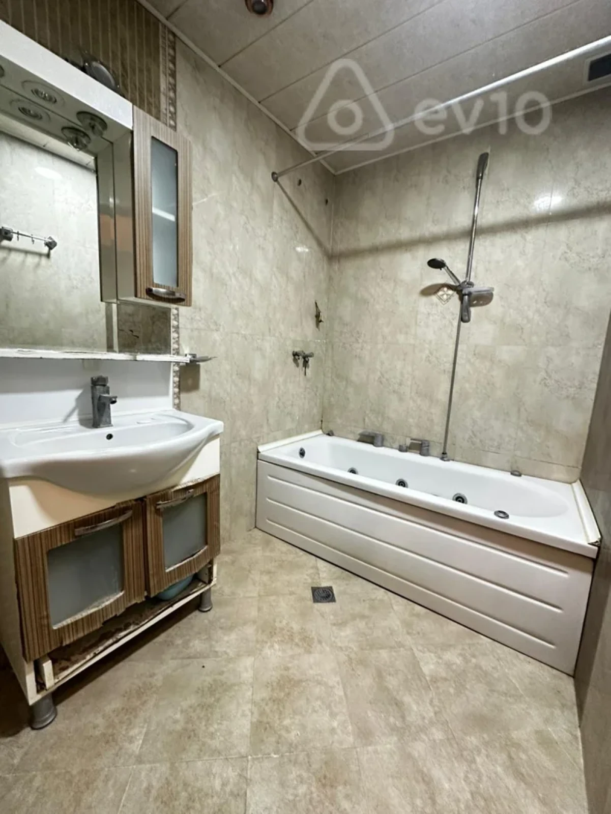 Kirayə verilir 3 otaqlı yeni tikili 100 m²