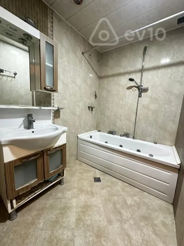 Kirayə verilir 3 otaqlı yeni tikili 100 m²