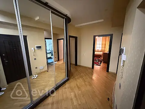 Kirayə verilir 3 otaqlı yeni tikili 100 m²