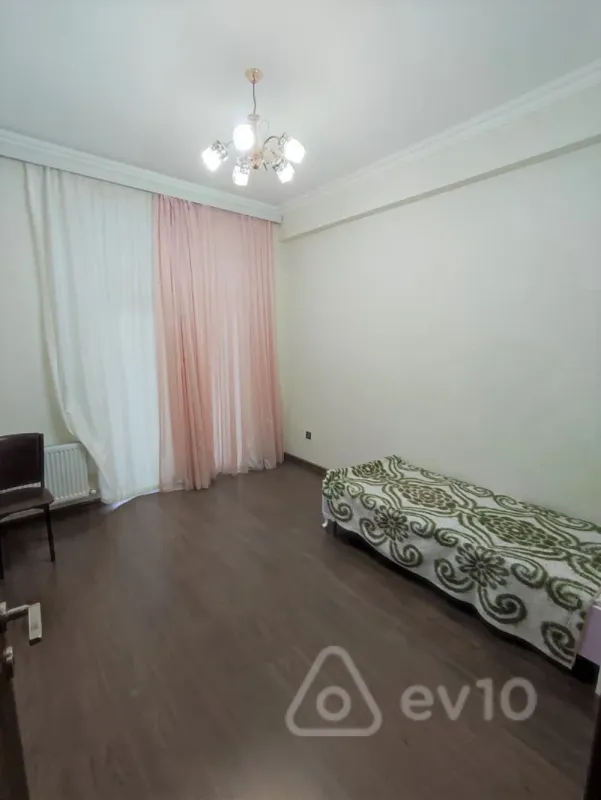 Satılır 4 otaqlı yeni tikili 120 m²