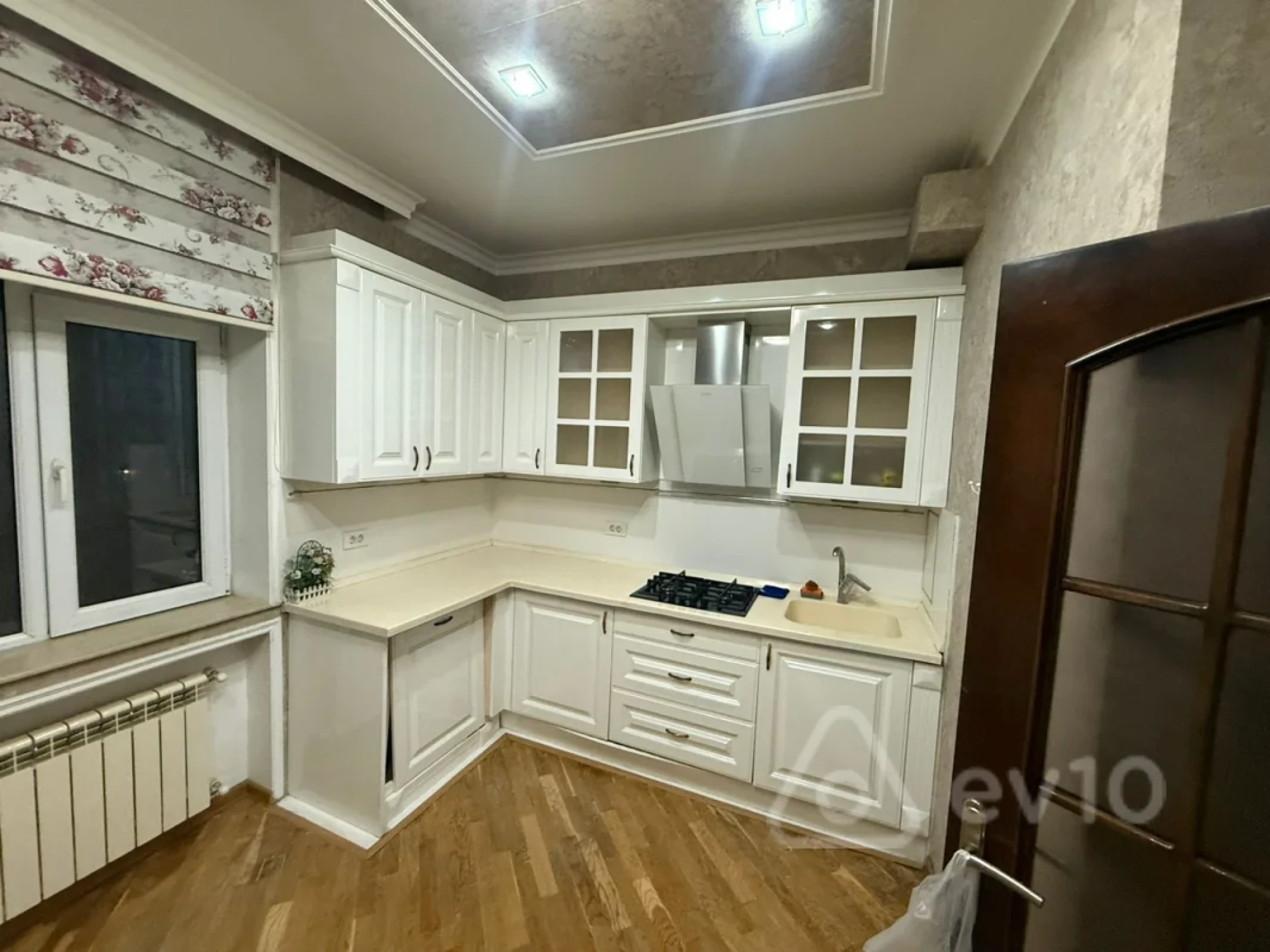 Kirayə verilir 2 otaqlı yeni tikili 97 m²