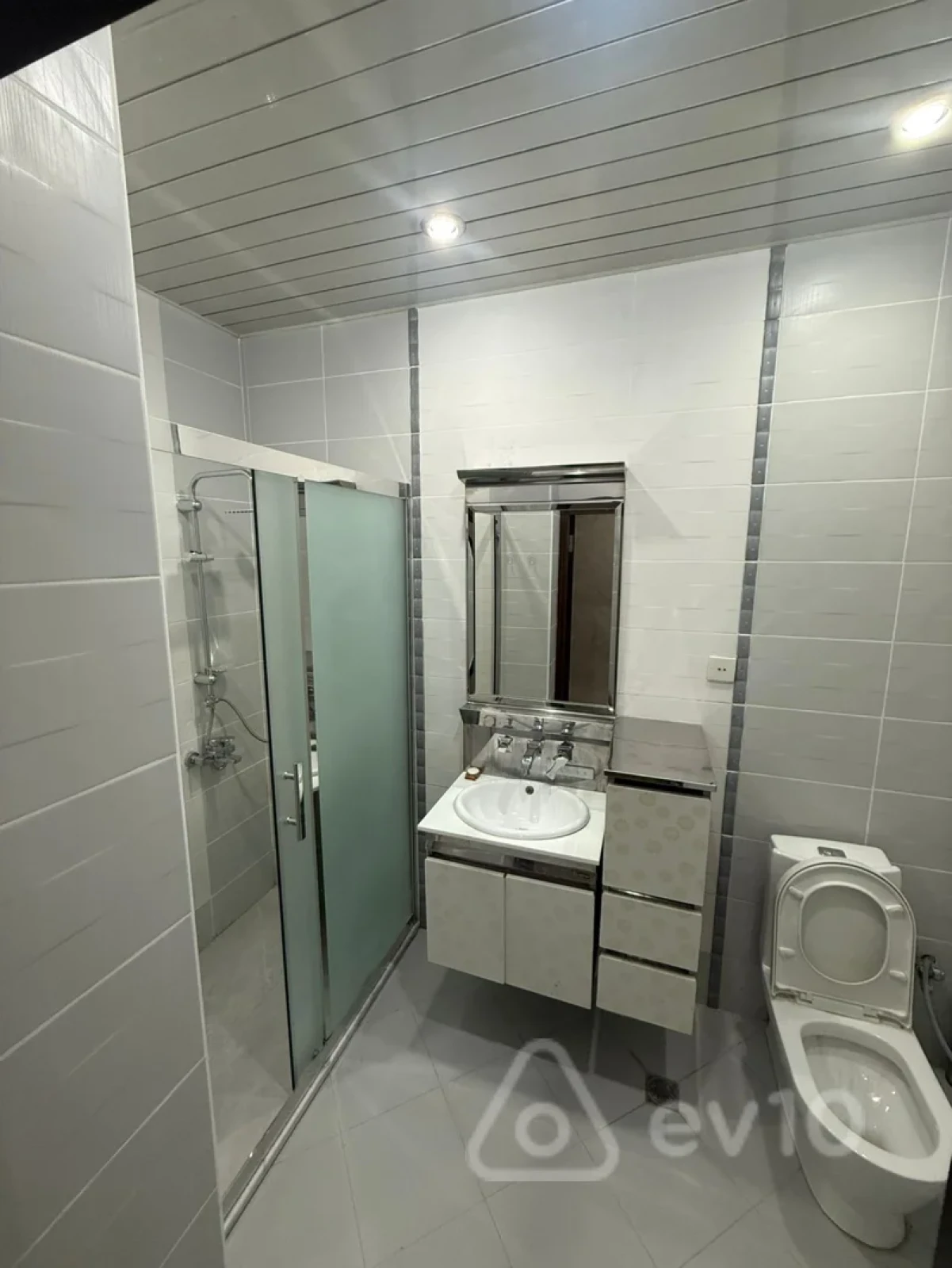 Kirayə verilir 2 otaqlı yeni tikili 97 m²