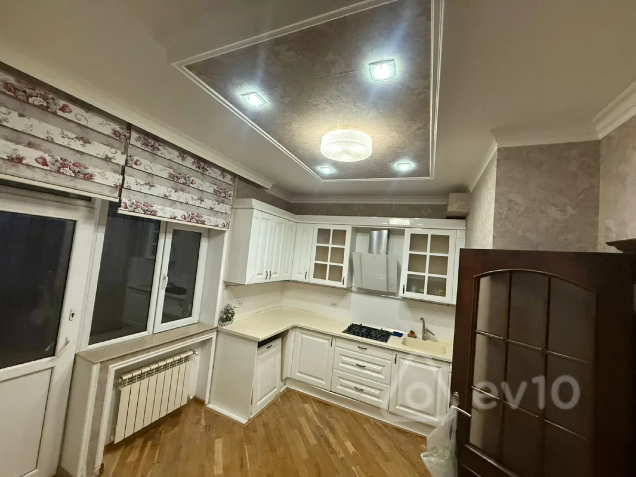 Kirayə verilir 2 otaqlı yeni tikili 97 m²