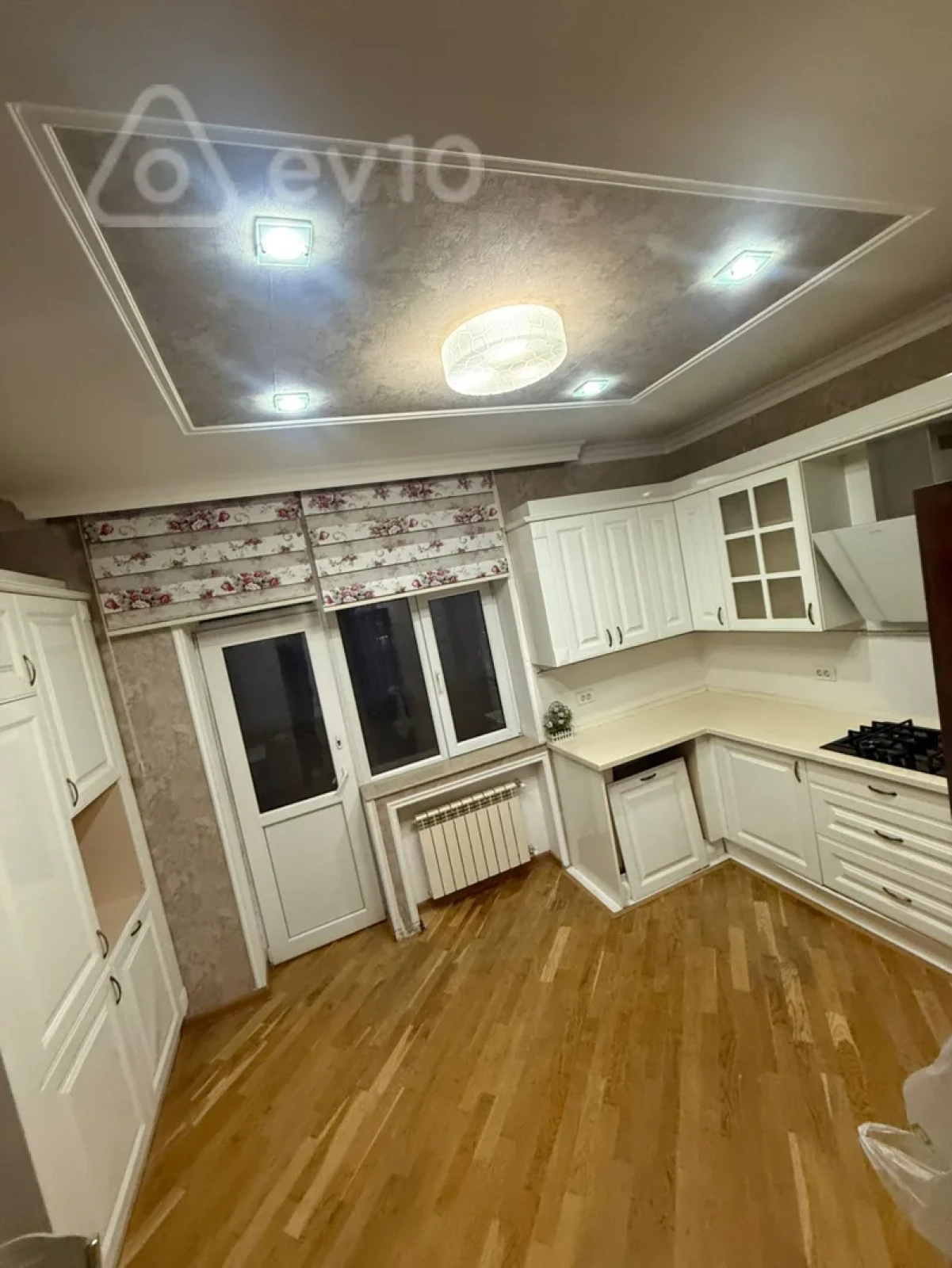 Kirayə verilir 2 otaqlı yeni tikili 97 m²