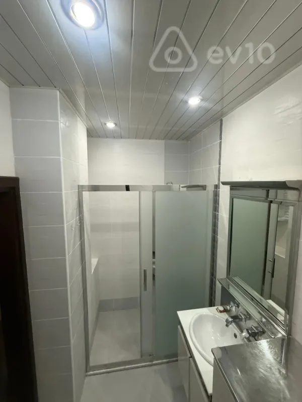 Kirayə verilir 2 otaqlı yeni tikili 97 m²