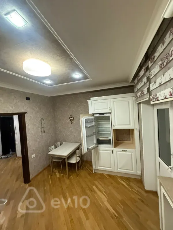 Kirayə verilir 2 otaqlı yeni tikili 97 m²