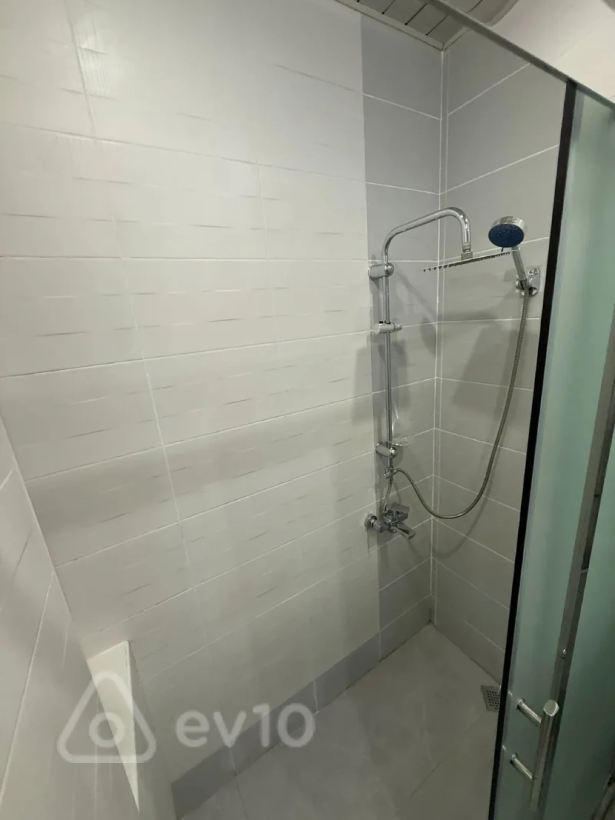 Kirayə verilir 2 otaqlı yeni tikili 97 m²