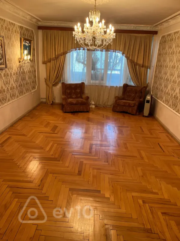 Satılır 3 otaqlı köhnə tikili 115 m²