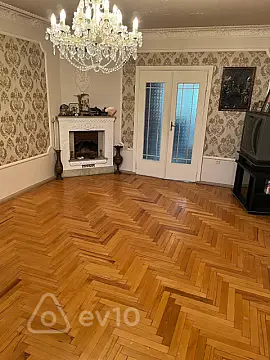 Satılır 3 otaqlı köhnə tikili 115 m²