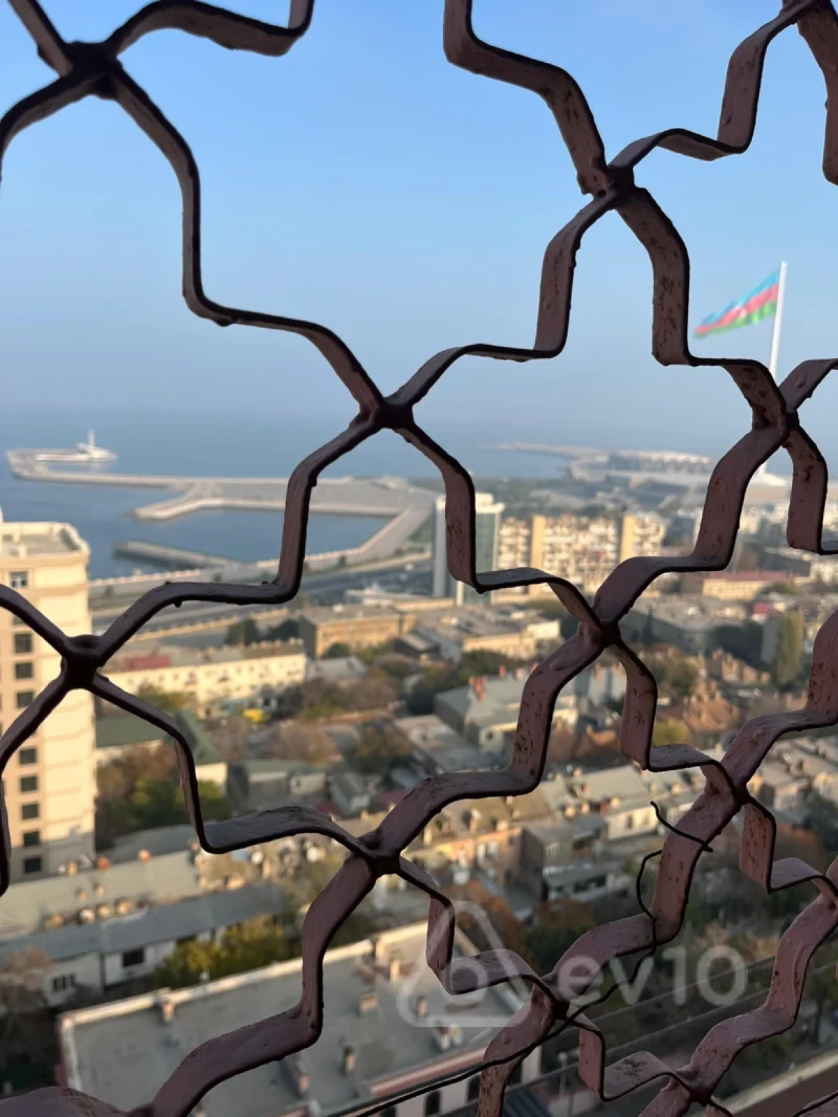 Satılır 3 otaqlı köhnə tikili 115 m²