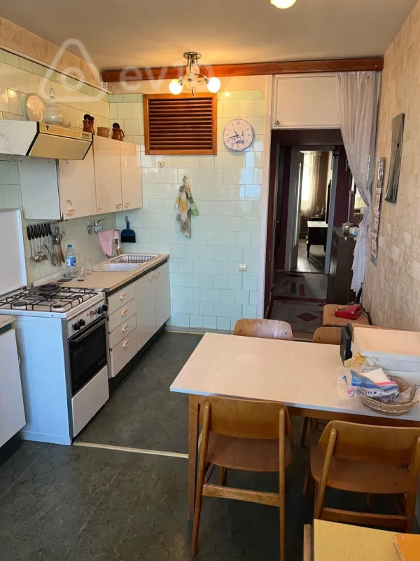 Satılır 3 otaqlı köhnə tikili 115 m²