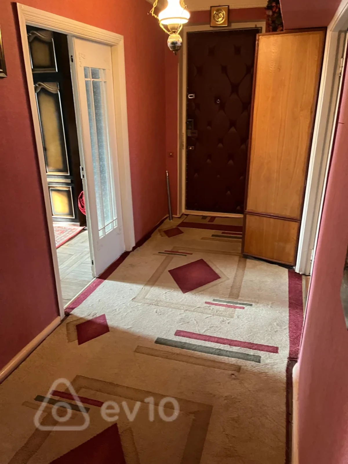Satılır 3 otaqlı köhnə tikili 115 m²