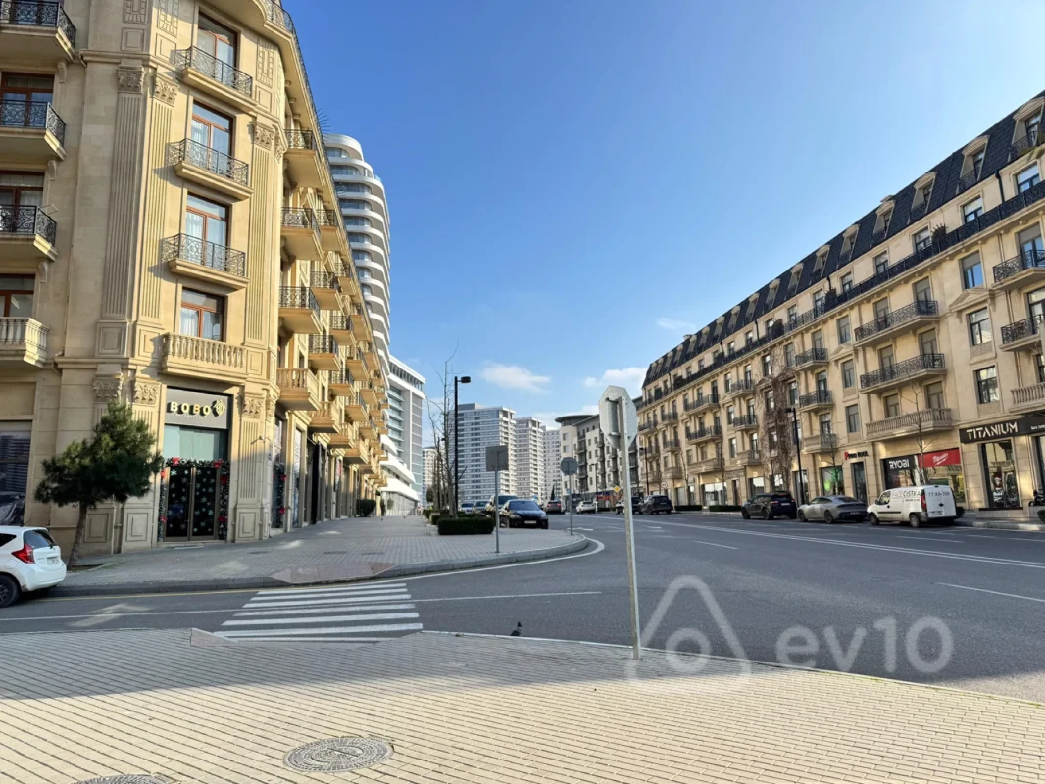 Satılır mənzil 104 m²