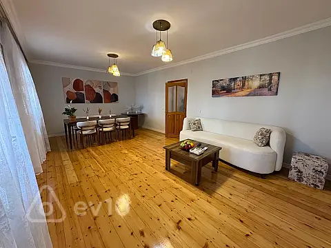 Satılır 4 otaqlı köhnə tikili 125 m² — Bakı, Səbail 4 otaq 125.00 m²