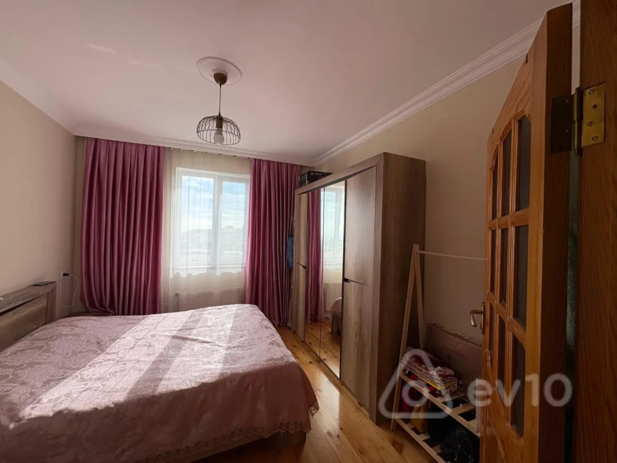 Satılır 4 otaqlı köhnə tikili 125 m²