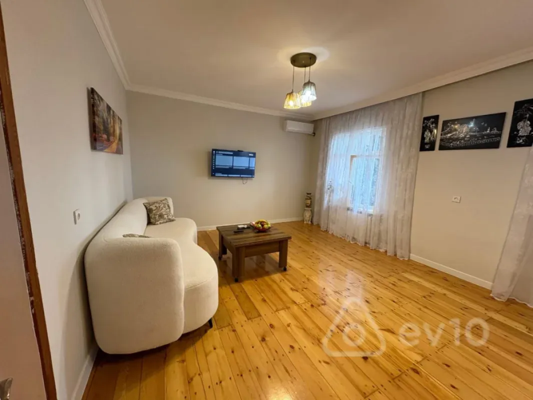 Satılır 4 otaqlı köhnə tikili 125 m²