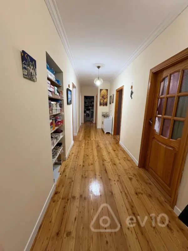 Satılır 4 otaqlı köhnə tikili 125 m²