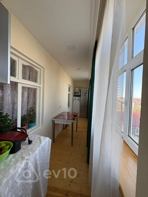 Satılır 4 otaqlı köhnə tikili 125 m²